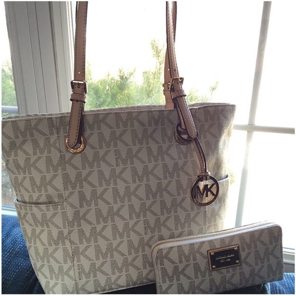 Michael Kors Handbags - Michael Kors handbag